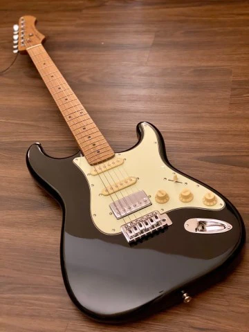 SQOE SEST 600 Electric Guitar (Black) (Combo-Bag, String, Belt, Capo, Pick, Whammy Bar)